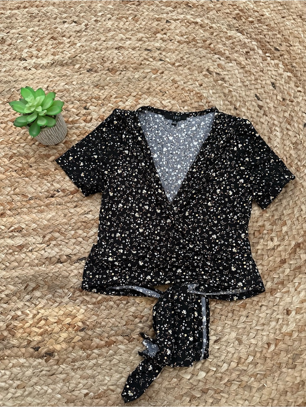 FLORAL WRAP TIE CROP TOP